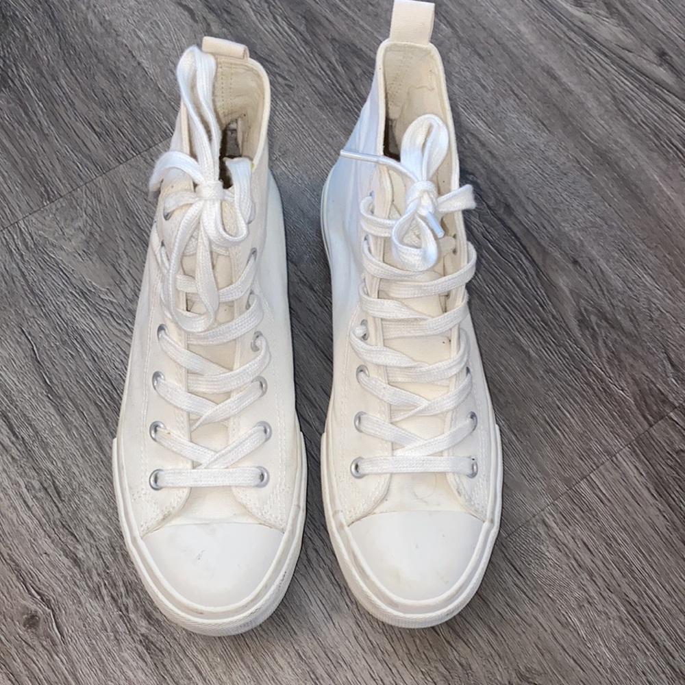 Keith Haring White High-Top Sneakers with Artist Heart Design - Picture 2 of 7